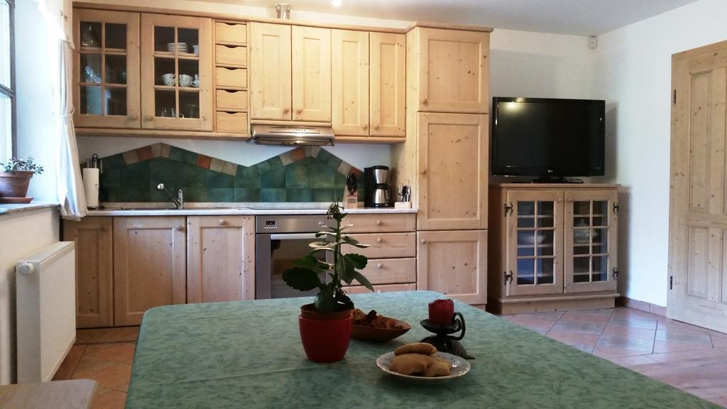 Apartments Pod Macesnovo Streho Solčava الغرفة الصورة