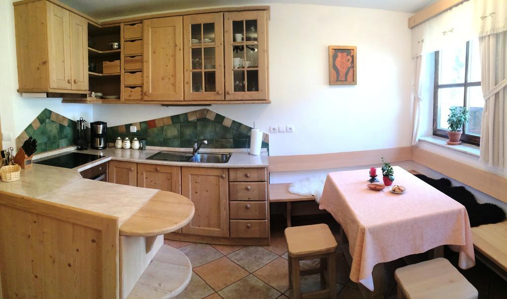 Apartments Pod Macesnovo Streho Solčava الغرفة الصورة